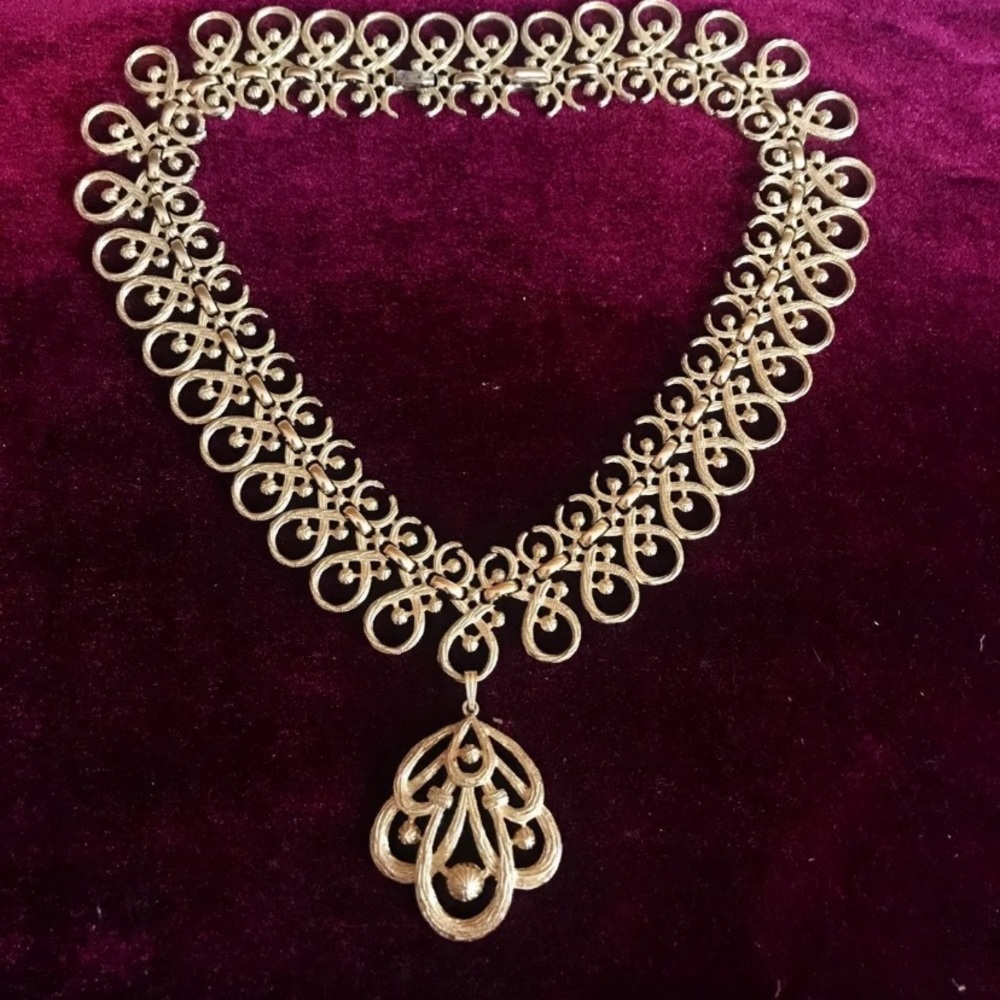 Trifari choker necklace  Rare